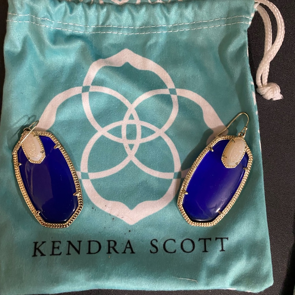 Unique Kendra Scott Danielle earrings